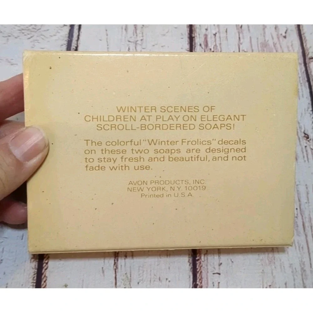 VINTAGE AVON WINTER FROLICS Decorative Soap UNUSED IN BOX - 2 Bars Winter Decals
